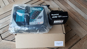 Новый в упаковке аккумулятор Makita 18V 5,0Ah и быстрое зарядное устройство DC18... (2 фото из 4)