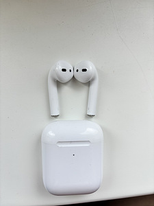 AirPods 2 (3 фото из 5)
