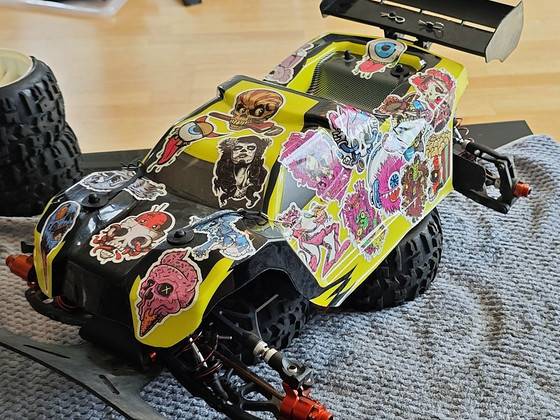 RC Truggy BSR Berserker (SNRC) 1:8 KIT