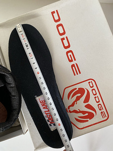 Mustad tossud-saapad Dodge Motorsports logoga 23,5 cm. (5 foto / 5)