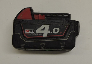 Аккумулятор Milwaukee M18 4,0Ач (2 фото из 5)
