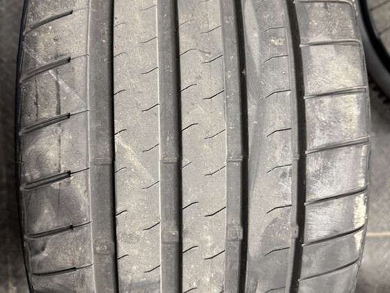 Bridgestone S001 RFT XL 22535R19 88Y RUNFLAT