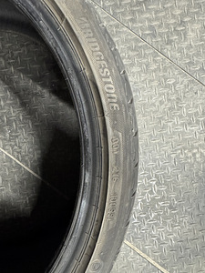 Bridgestone S001 RFT XL 22535R19 88Y RUNFLAT (2 фото из 5)