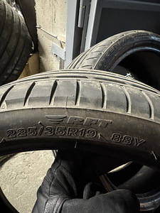 Bridgestone S001 RFT XL 22535R19 88Y RUNFLAT (4 фото из 5)