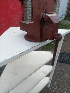 Metallist tugevdatud nurgalaud koos krusatangitega (3 foto / 3)