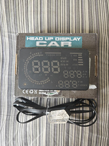 Head Up дисплей (2 фото из 3)
