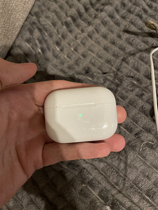 Наушники Airpods (2 фото из 3)