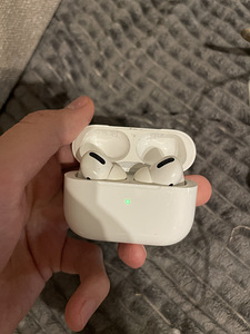 Наушники Airpods (3 фото из 3)