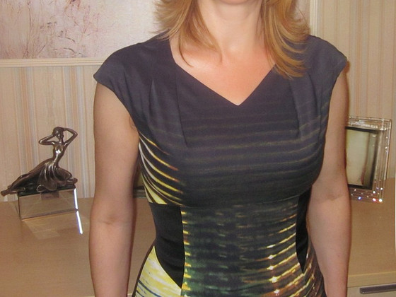 Платье бренда "Karen Millen" , размер EU - 40.