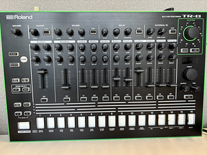 Roland TR-8 trummimasin (1 foto / 1)