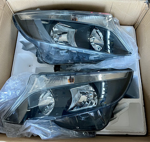Mercedes-Benz Vito(W447) originaal esituled (1 foto / 2)