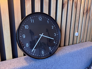 Настенные часы IKEA BONDIS (1 фото из 3)