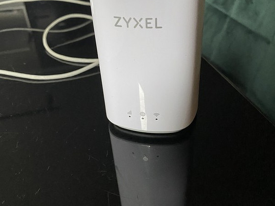 Продам 4G LTE Wi-Fi роутер Zyxel LTE4506-M606