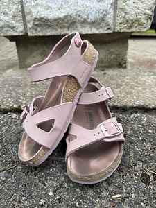 Birkinstock (1 фото из 4)