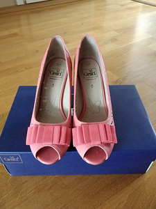 Продаются новые кожаные туфли Caprice. Высота каблука 7,5 м. (2 фото из 3)