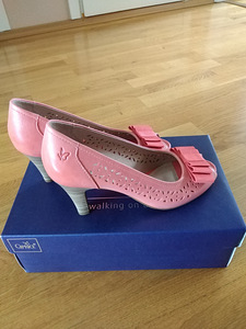 Продаются новые кожаные туфли Caprice. Высота каблука 7,5 м. (3 фото из 3)