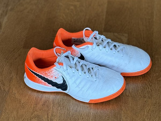 Футбольные кроссовки Nike размер 37,5