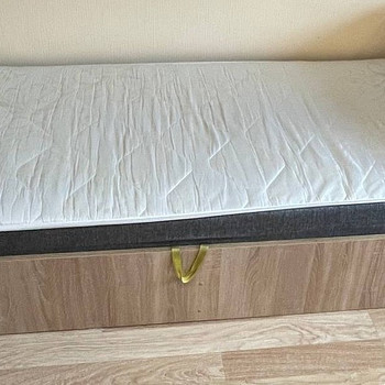 Müüa väga heas korras üheinimesevoodi vedrumadratsiga.