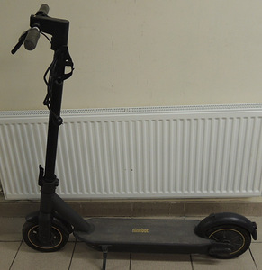 Elektri tõukeratas Ninebot Max G30 + juhe (2 foto / 5)