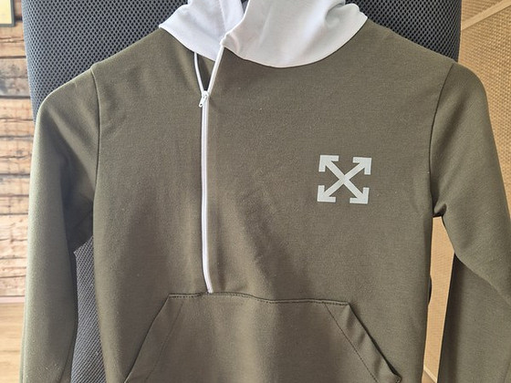 Продам б/у кофточку на мальчика