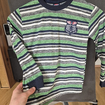 Продам б/у кофточку на мальчика