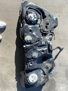 Müüa paak, plastmassist, oli peal Lexus is 250 (3 foto / 4)