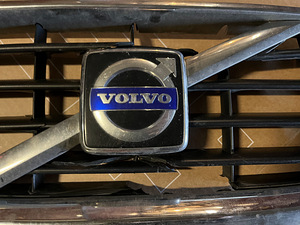 Решетка радиатора Volvo S40/V50 (3 фото из 8)