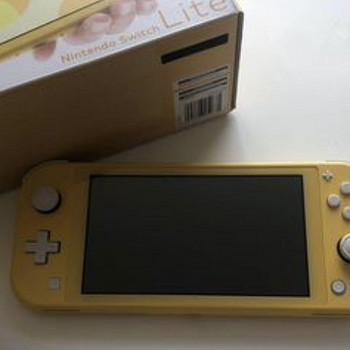 Nintendo Switch Lite - Kollane, vähe kasutatud