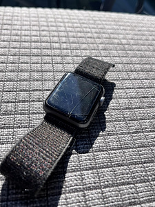 Apple watch 3 series + laadija (3 foto / 3)