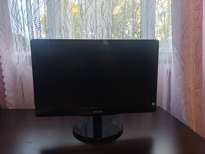 Monitor PHILIPS (1 foto / 5)