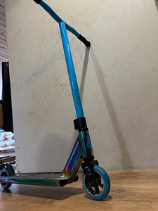 Trikitõukeratas Crisp Surge Pro, neokroom (1 foto / 2)