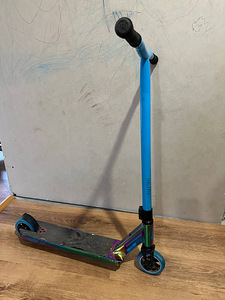 Trikitõukeratas Crisp Surge Pro, neokroom (2 foto / 2)