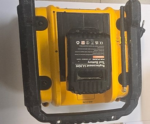 Akuraadio DeWalt DCR019-QW + Aku 6,0Ah 20V (4 foto / 8)