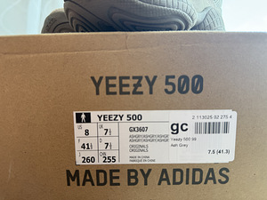 Yeezy 500 (41.5) (2 фото из 2)