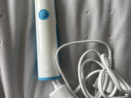 Электрическая зубная щетка Philips Sonicare