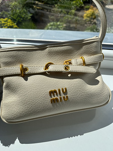 Miu Miu сумочки (3 фото из 4)