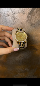 Часы Guess (1 фото из 2)
