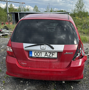 HONDA JAZZ 1,3 AUTOMAAT, VARUOSAD (2 foto / 8)