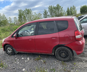 HONDA JAZZ 1,3 AUTOMAAT, VARUOSAD (3 foto / 8)