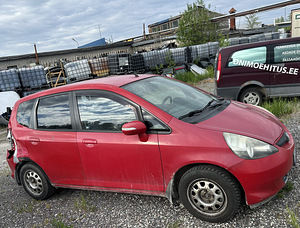 HONDA JAZZ 1,3 AUTOMAAT, VARUOSAD (4 foto / 8)
