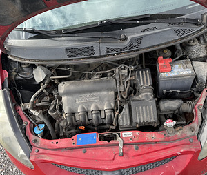 HONDA JAZZ 1,3 AUTOMAAT, VARUOSAD (5 foto / 8)
