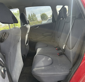 HONDA JAZZ 1,3 AUTOMAAT, VARUOSAD (7 foto / 8)