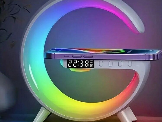 3:1 RGB öölamp / juhtmevaba kõlar / telefoni laadija