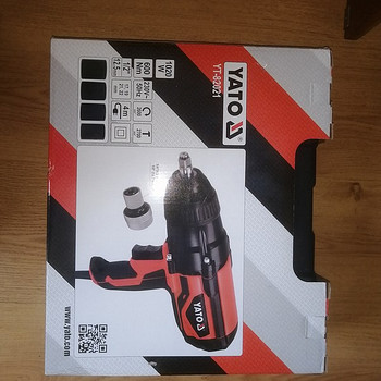 Elektrilöökmutrikeeraja YATO 1000W KOHVRIS koos padrunitega