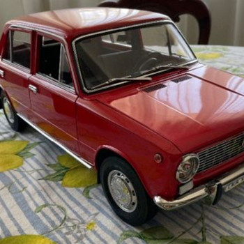 Vaz 2101 1:8 ручная модель !!!!