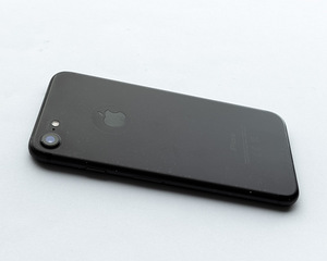 iPhone 7 Black 128 GB must (9 foto / 10)