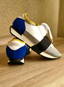 Balenciaga (1 фото из 4)