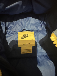 Nike куртка (1 фото из 2)