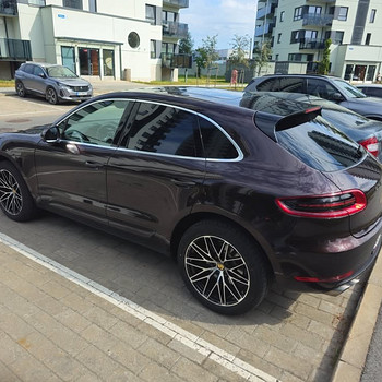 Müüa Porsche Macan valuveljed 20" koos rehvidega