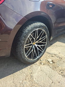 Продаются литые диски Porsche Macan 20" с шинами (2 фото из 2)